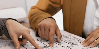 A gente joga junto, de verdade. Aqui, ninguém joga sozinho. Sem ego, com confiança e parceria, a gente constrói em equipe, compartilha vitórias e enfrenta desafios lado a lado. Juntos, vamos +Longi.